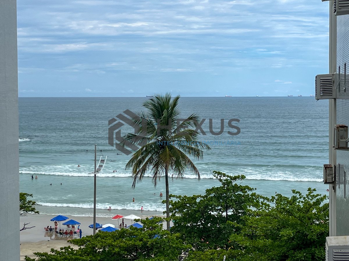 Foto 13 de Apartamento frente mar com varanda na Praia das Pitangueiras, Guaruja