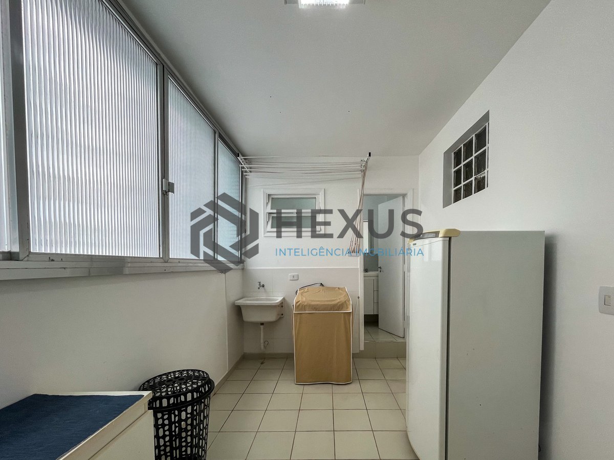 Foto 30 de Apartamento frente mar com varanda na Praia das Pitangueiras, Guaruja
