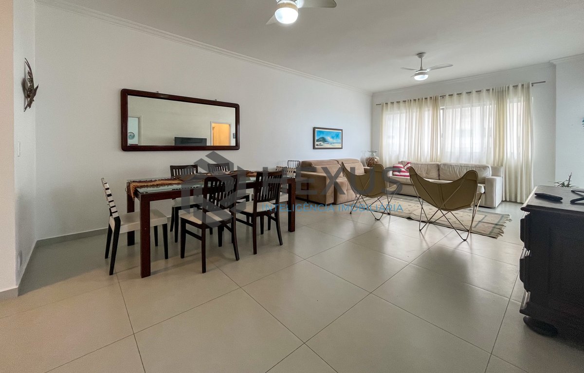 Foto 4 de Apartamento frente mar com varanda na Praia das Pitangueiras, Guaruja