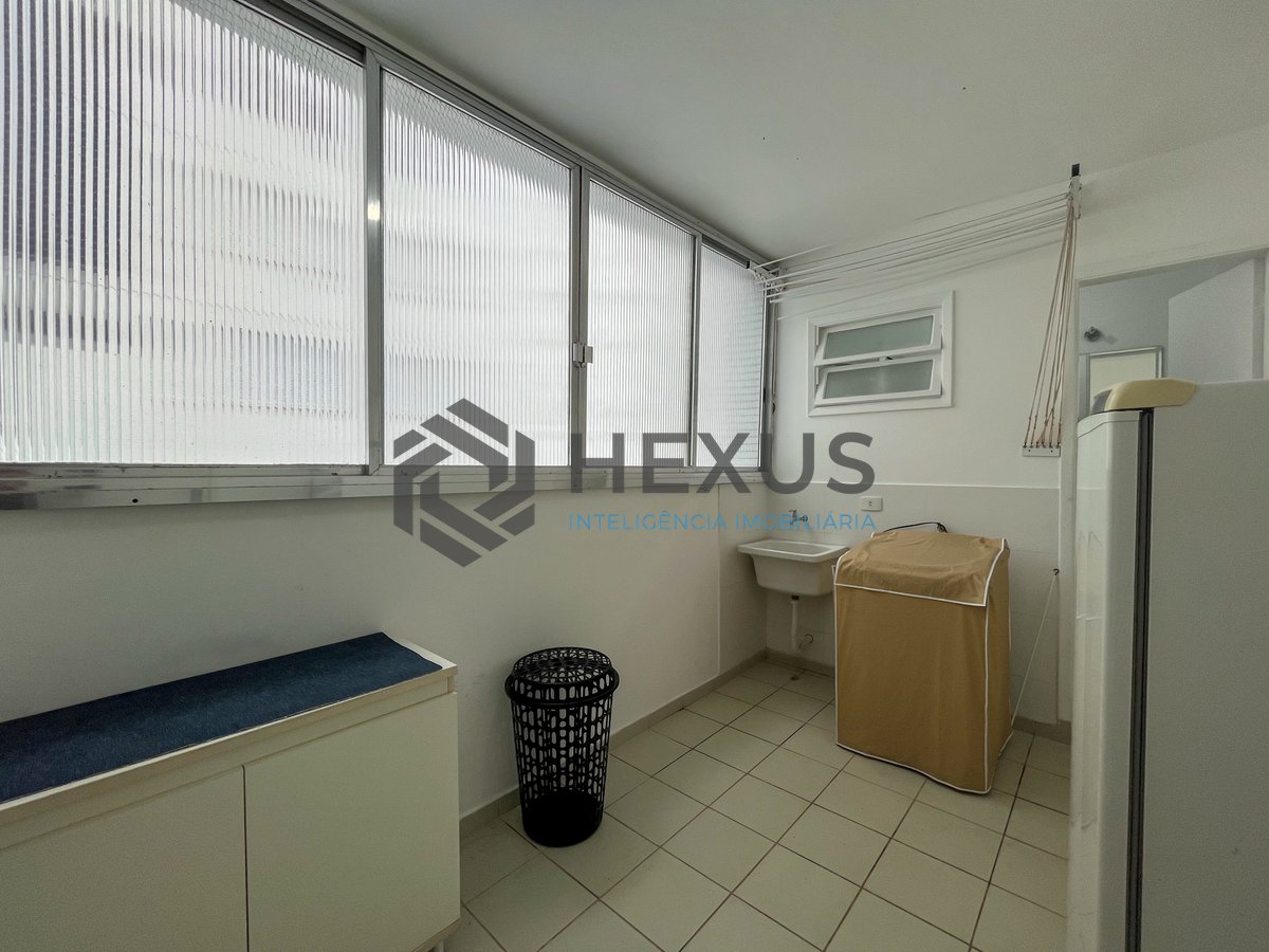 Foto 31 de Apartamento frente mar com varanda na Praia das Pitangueiras, Guaruja