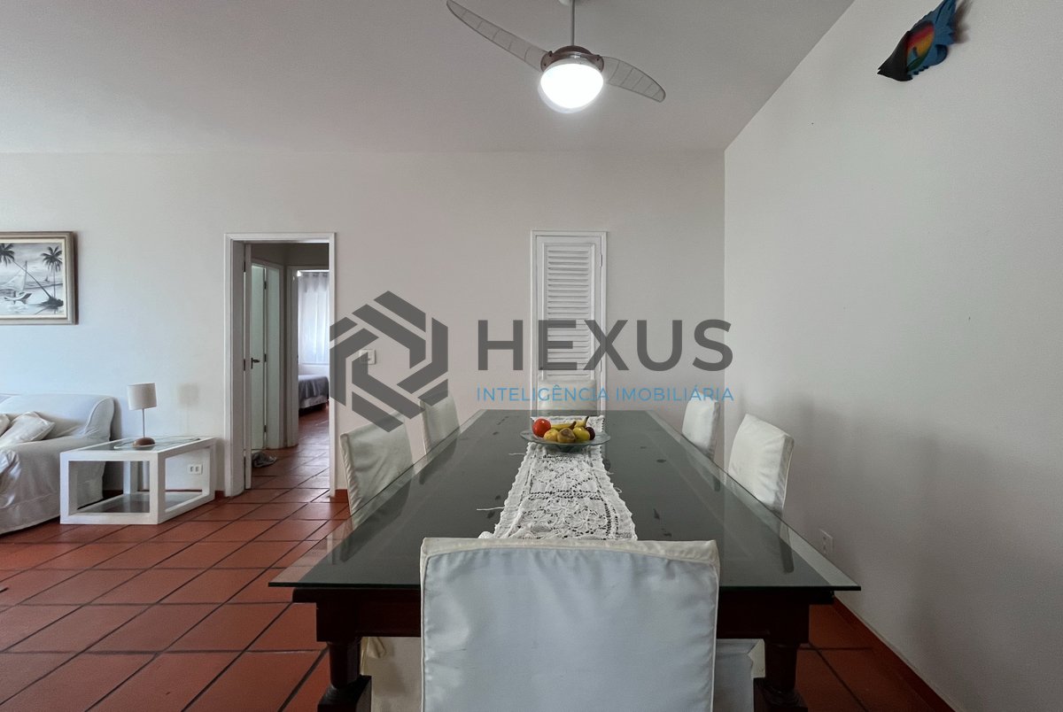 Foto 5 de Apartamento frente mar com varanda na Praia das Pitangueiras, Guaruja