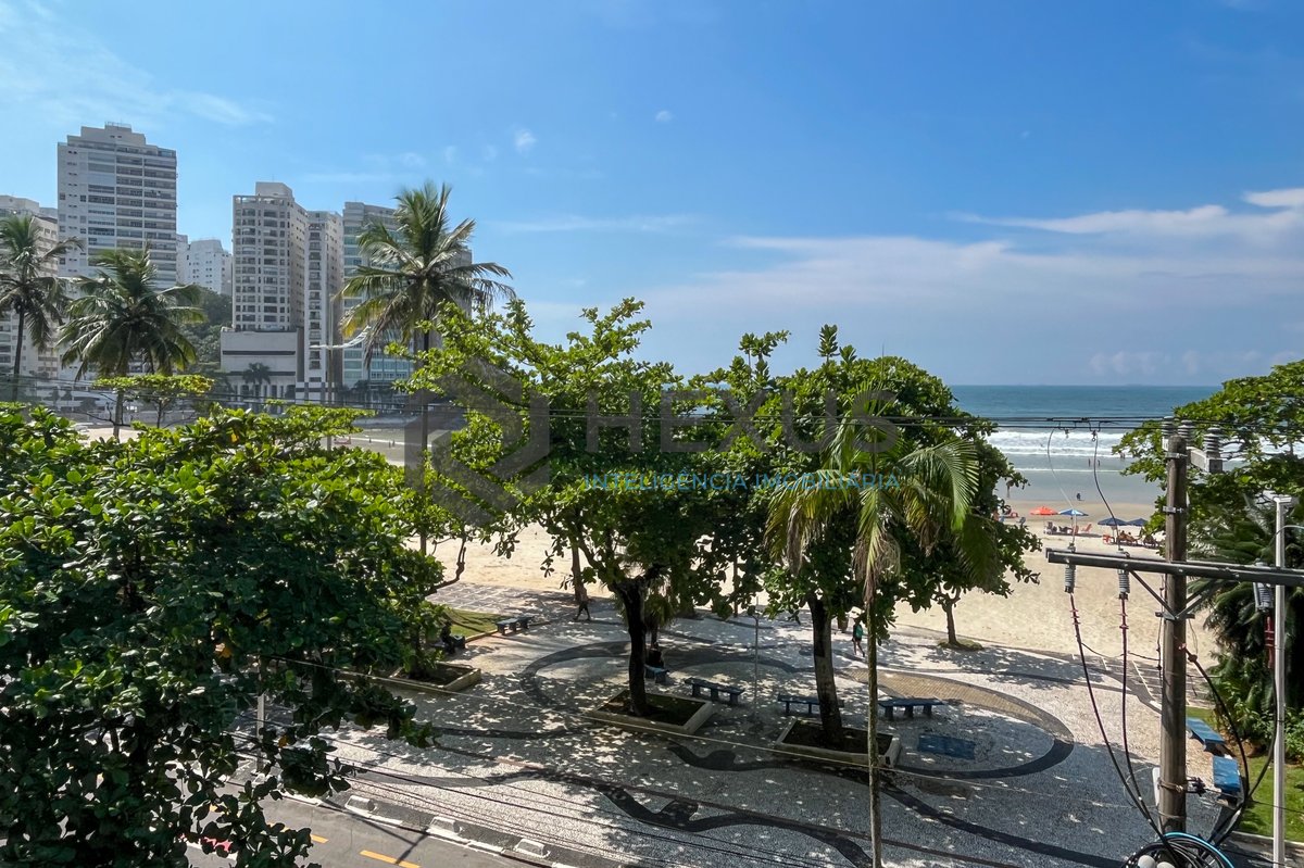 Foto 17 de Apartamento frente mar com varanda na Praia das Pitangueiras, Guaruja