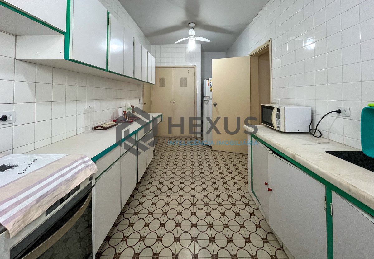 Foto 40 de Apartamento frente mar com varanda na Praia das Pitangueiras, Guaruja