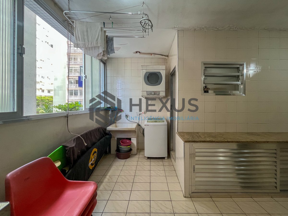 Foto 43 de Apartamento frente mar com varanda na Praia das Pitangueiras, Guaruja