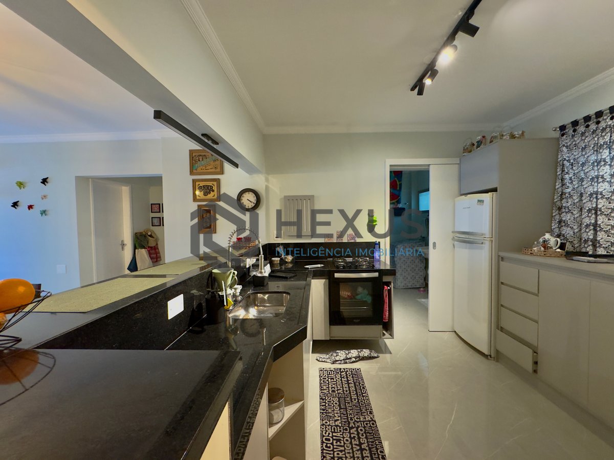 Foto 30 de Apartamento com varanda e lazer na beira mar da Praia das Pitangueiras, Guaruja