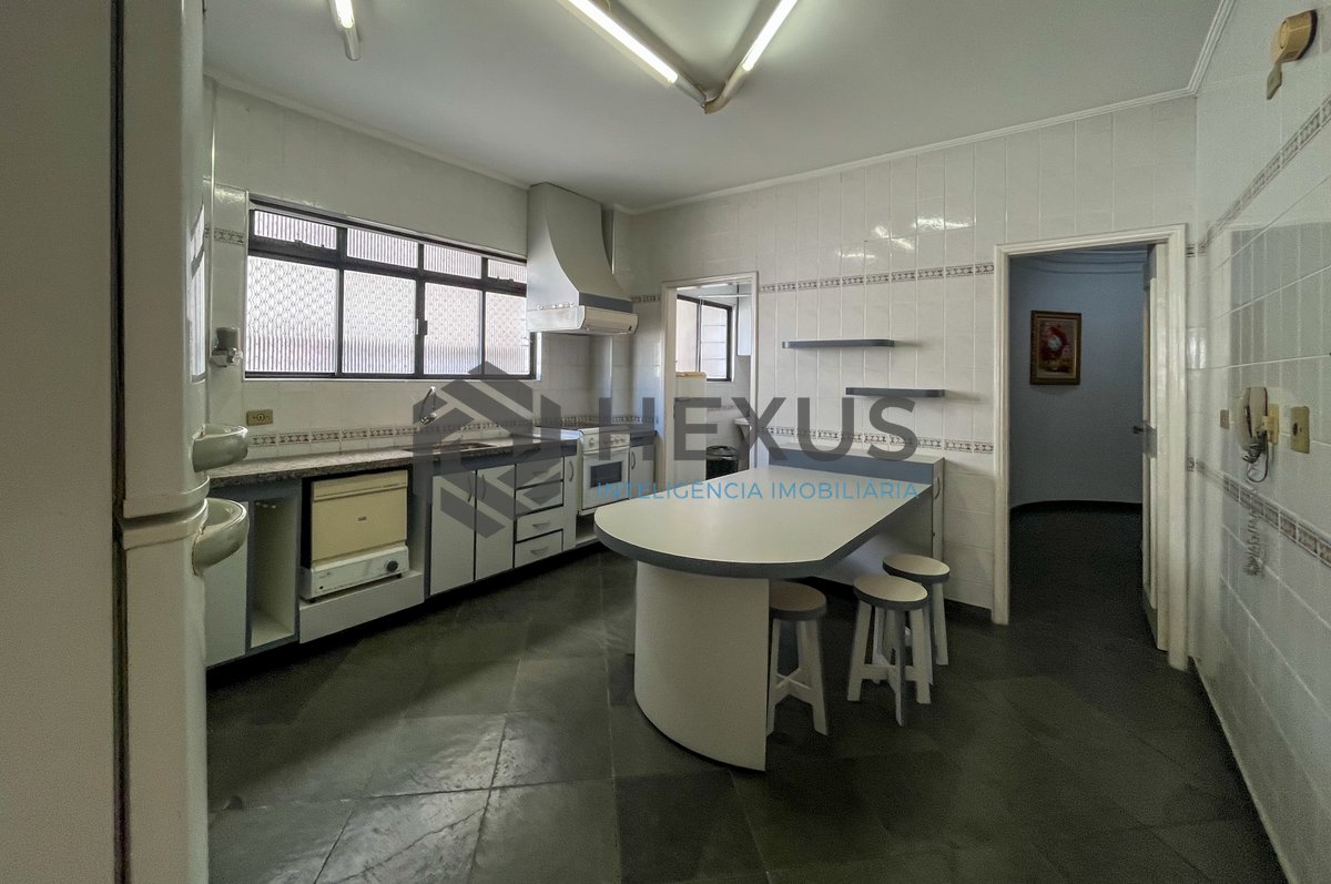 Foto 13 de Apartamento com varanda e lazer na beira mar da Praia das Pitangueiras, Guaruja