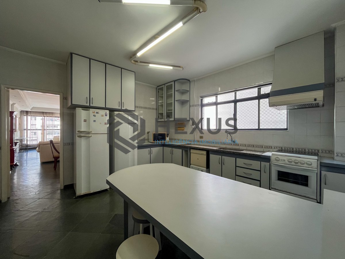 Foto 15 de Apartamento com varanda e lazer na beira mar da Praia das Pitangueiras, Guaruja