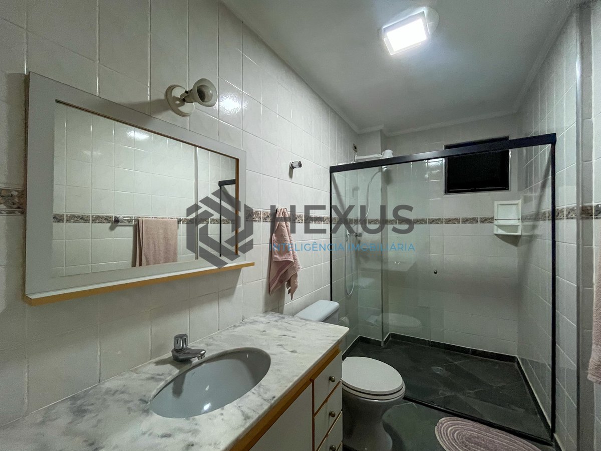 Foto 28 de Apartamento com varanda e lazer na beira mar da Praia das Pitangueiras, Guaruja