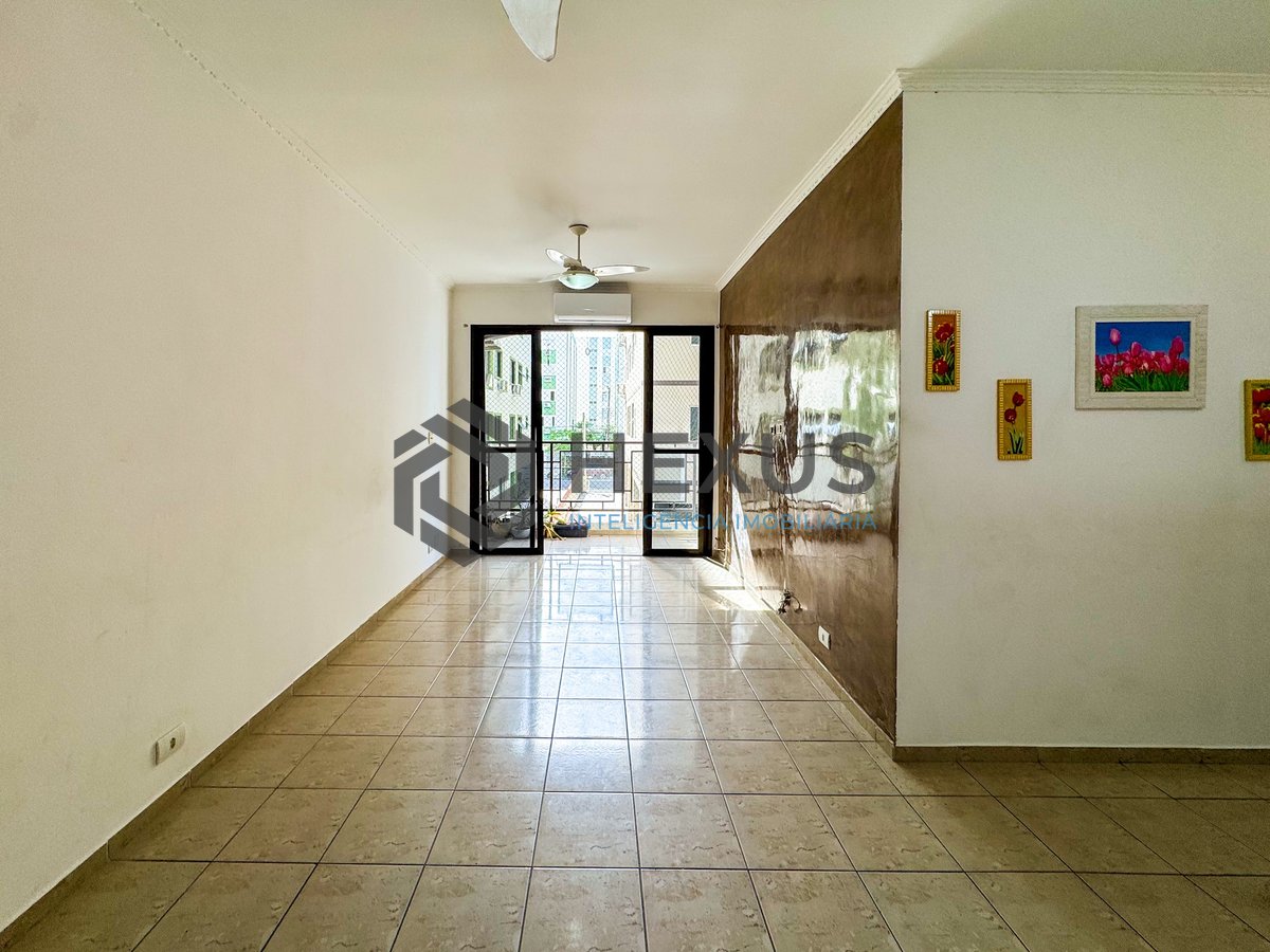 Foto 2 de Apartamento com varanda e despesas baixas na Praia das Asturias, Guaruja