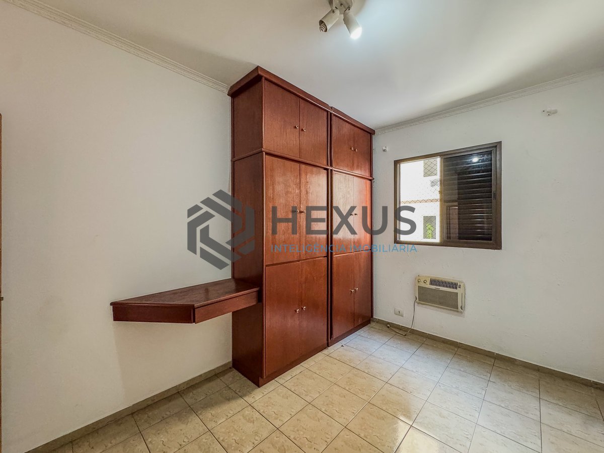 Foto 11 de Apartamento com varanda e despesas baixas na Praia das Asturias, Guaruja