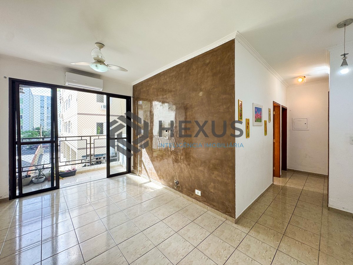Foto 3 de Apartamento com varanda e despesas baixas na Praia das Asturias, Guaruja