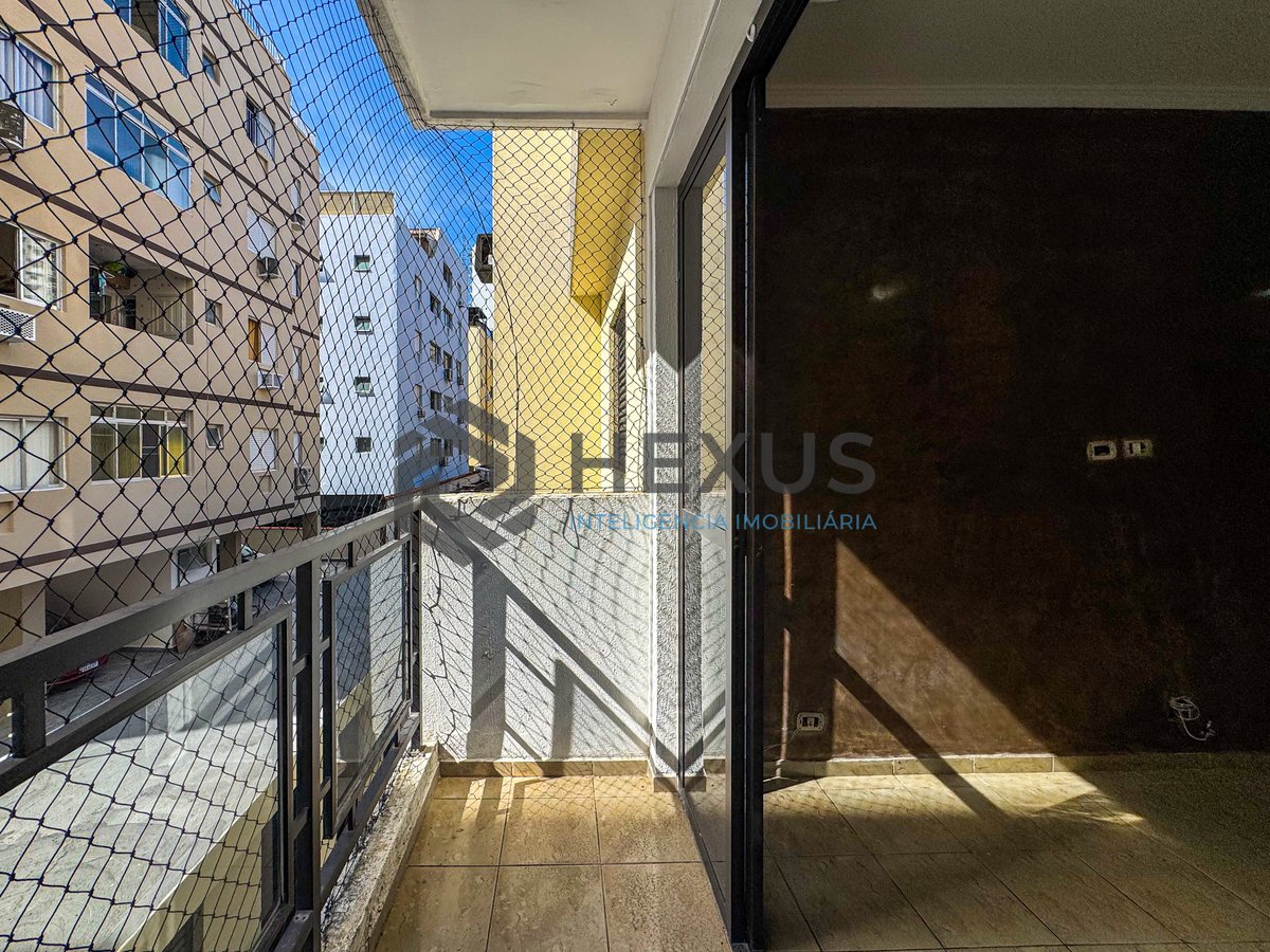 Foto 6 de Apartamento com varanda e despesas baixas na Praia das Asturias, Guaruja