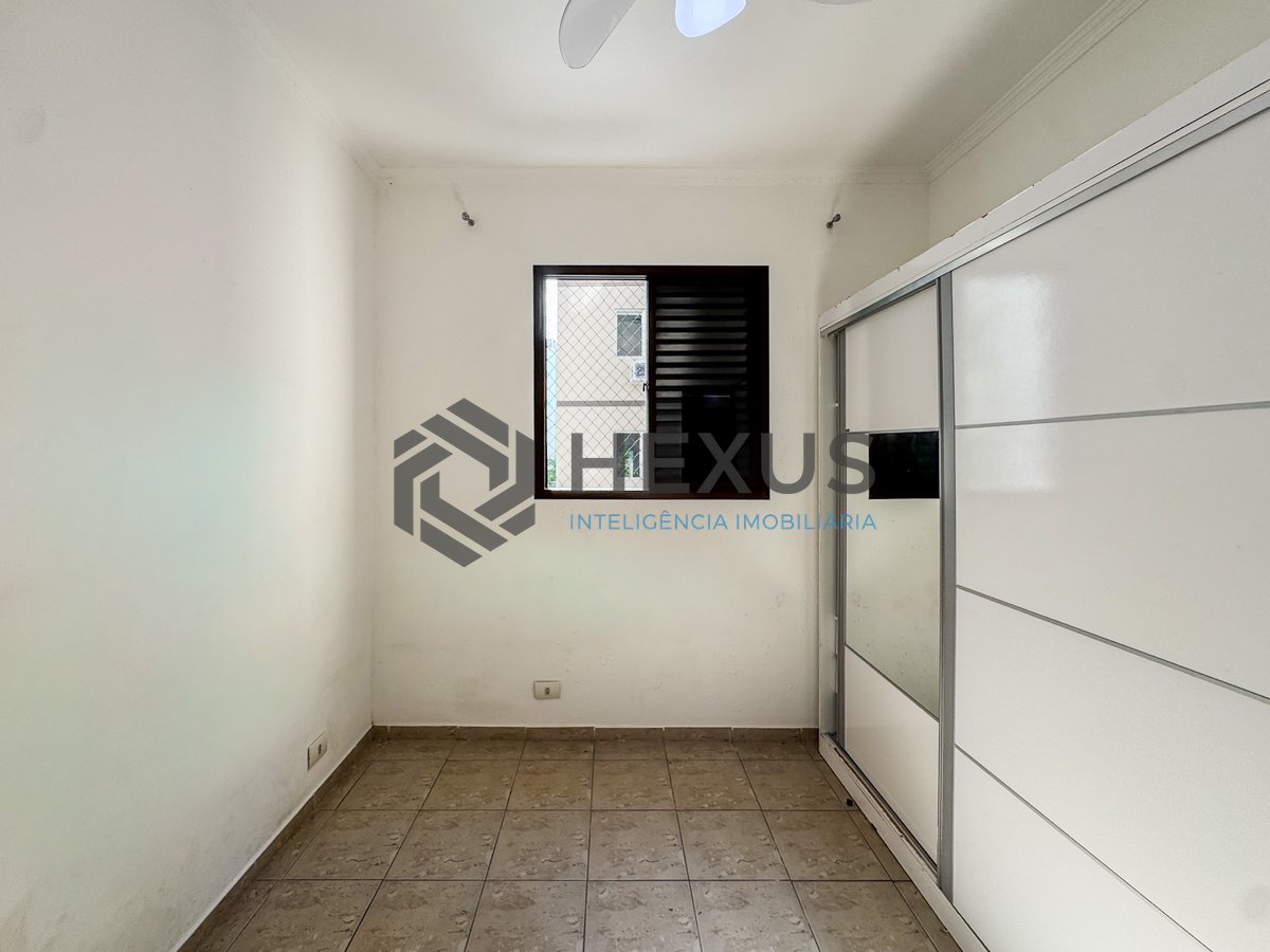 Foto 8 de Apartamento com varanda e despesas baixas na Praia das Asturias, Guaruja