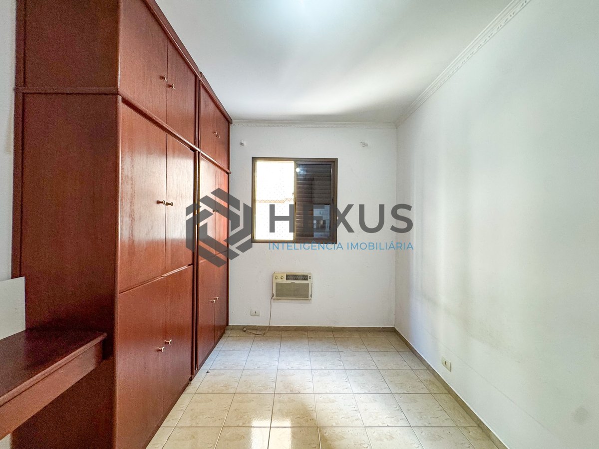 Foto 10 de Apartamento com varanda e despesas baixas na Praia das Asturias, Guaruja