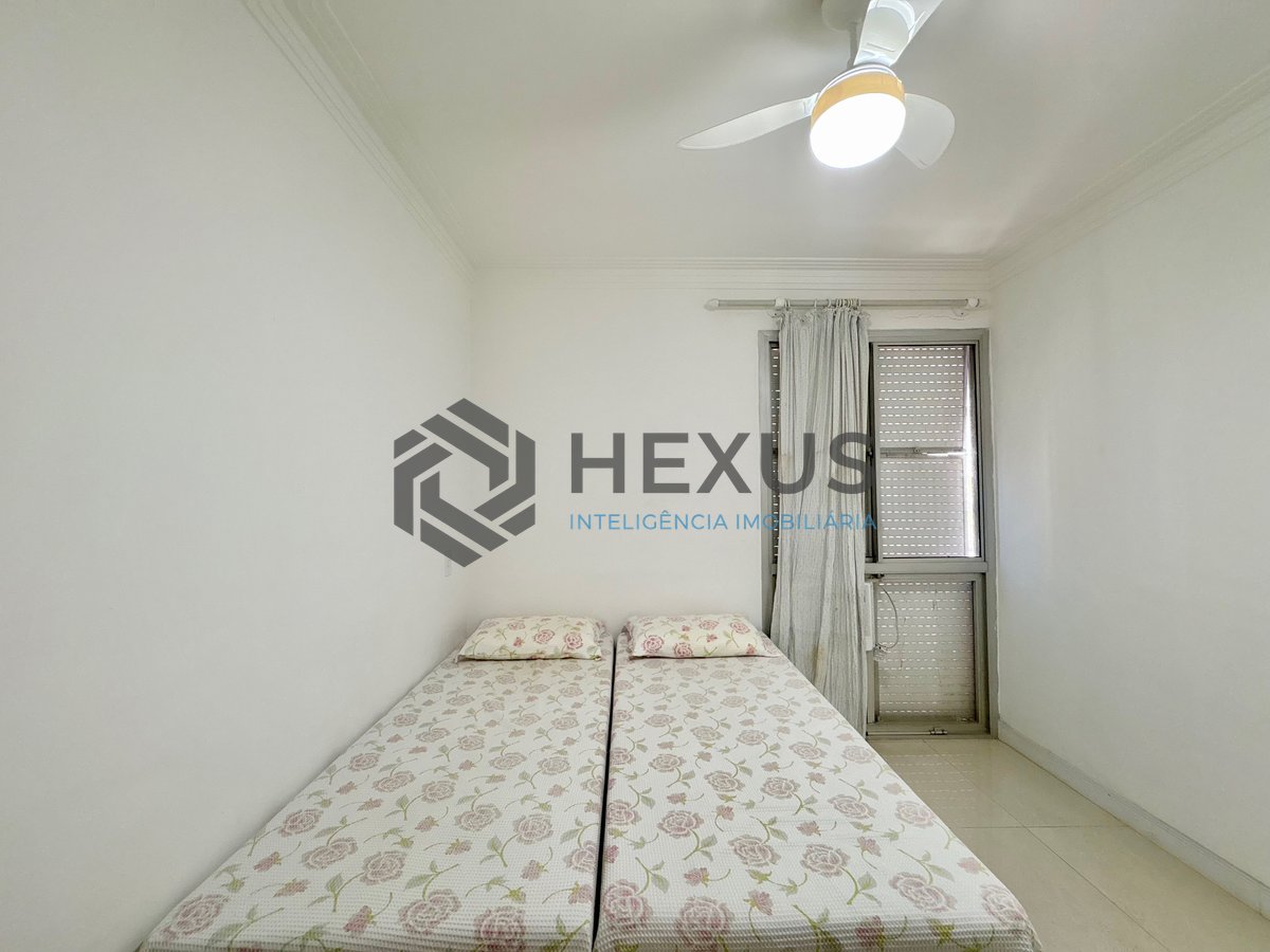 Foto 11 de Apartamento reformado com varanda na Praia da Enseada, Guaruja