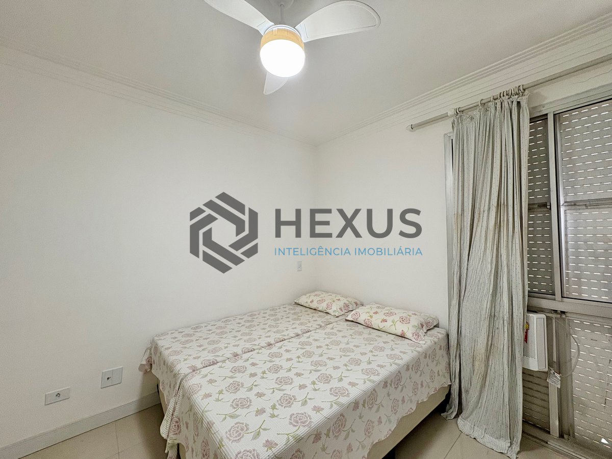 Foto 12 de Apartamento reformado com varanda na Praia da Enseada, Guaruja