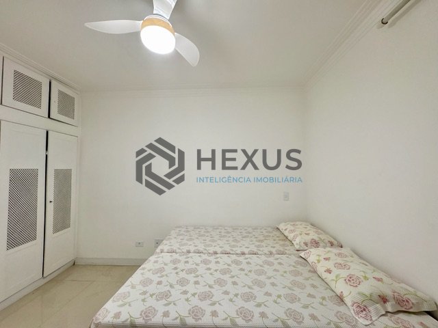 Foto 13 de Apartamento reformado com varanda na Praia da Enseada, Guaruja