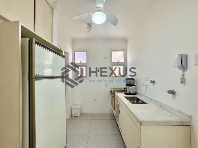 Foto 14 de Apartamento reformado com varanda na Praia da Enseada, Guaruja