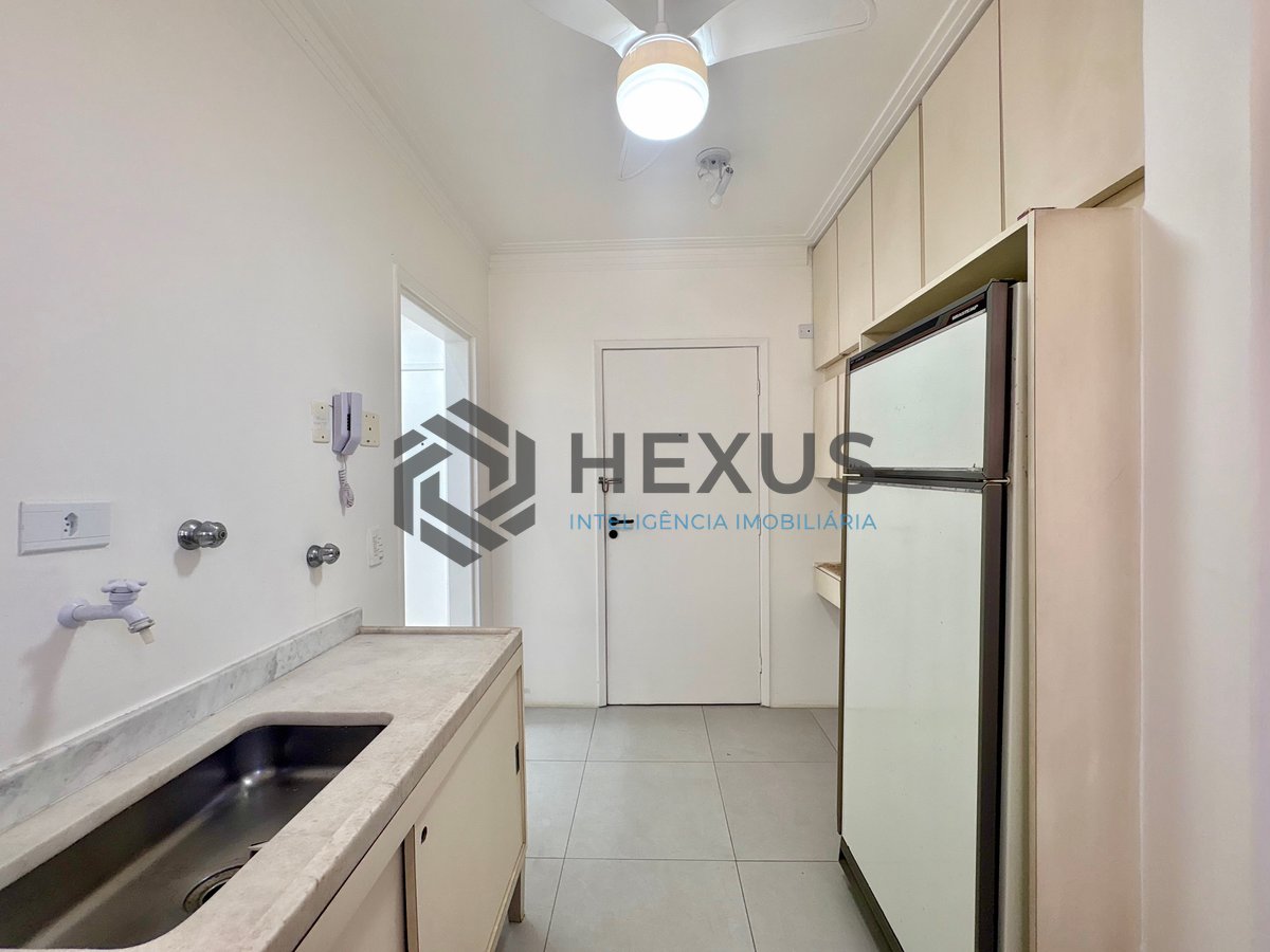 Foto 15 de Apartamento reformado com varanda na Praia da Enseada, Guaruja