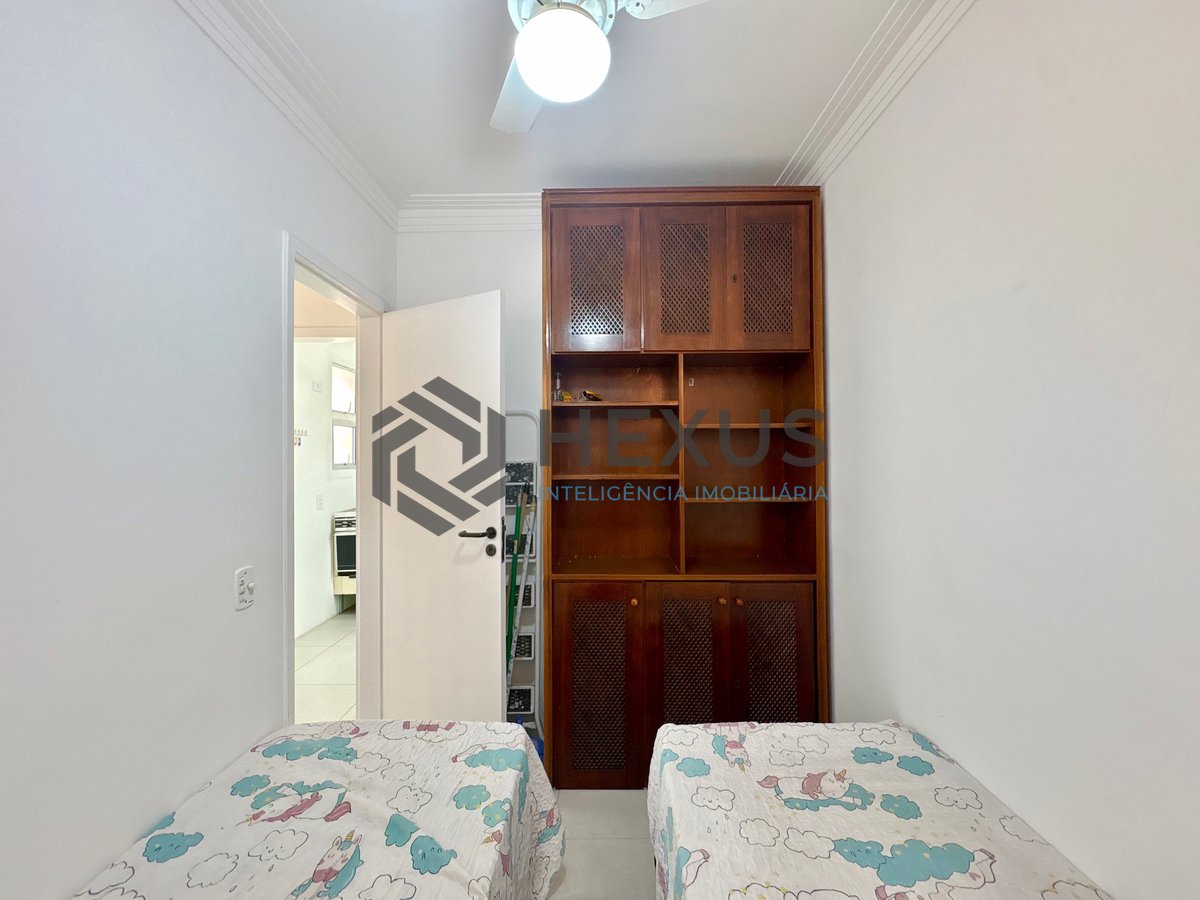Foto 17 de Apartamento reformado com varanda na Praia da Enseada, Guaruja