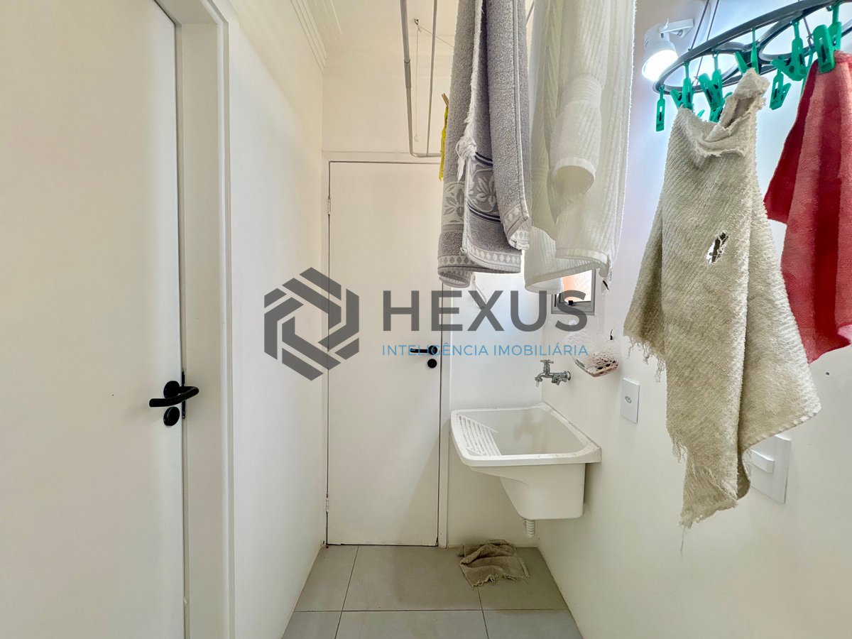 Foto 19 de Apartamento reformado com varanda na Praia da Enseada, Guaruja
