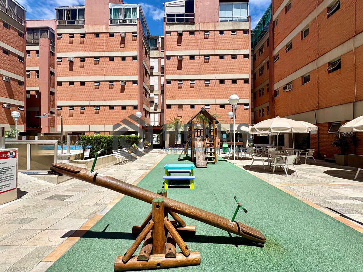 Foto 22 de Apartamento reformado com varanda na Praia da Enseada, Guaruja
