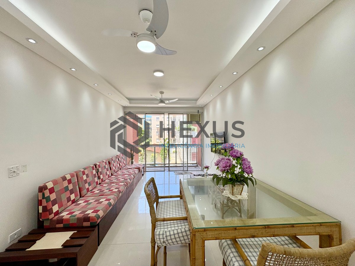 Foto 5 de Apartamento reformado com varanda na Praia da Enseada, Guaruja