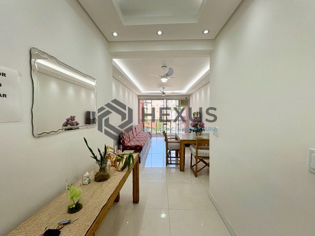 Foto 6 de Apartamento reformado com varanda na Praia da Enseada, Guaruja