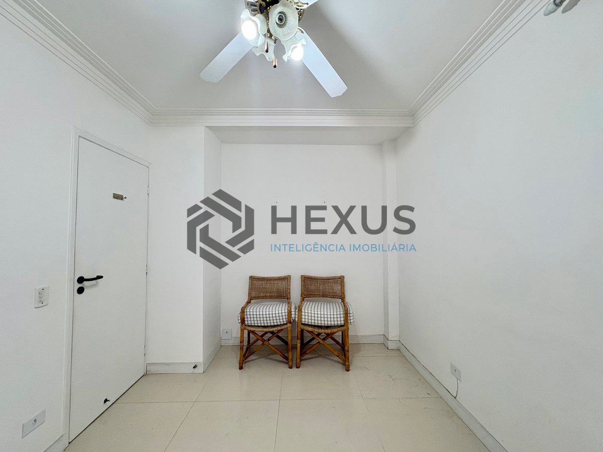 Foto 8 de Apartamento reformado com varanda na Praia da Enseada, Guaruja