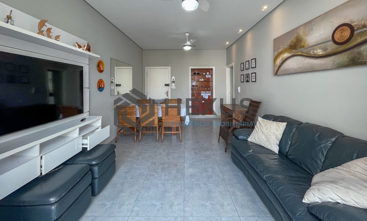 Foto 2 de Apartamento reformado com varanda vista mar na beira mar da Praia das Pitangueiras, Guaruja