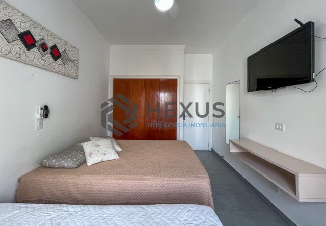 Foto 15 de Apartamento reformado com varanda vista mar na beira mar da Praia das Pitangueiras, Guaruja