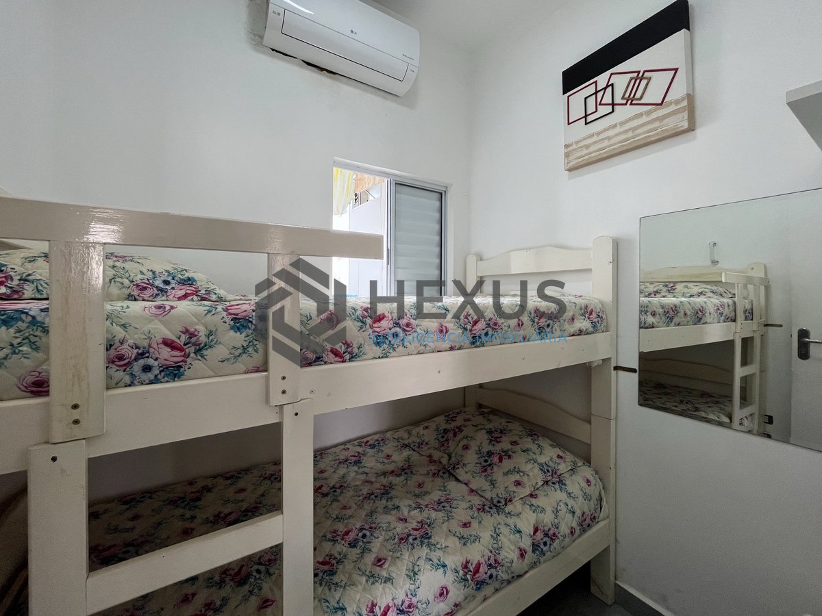 Foto 16 de Apartamento reformado com varanda vista mar na beira mar da Praia das Pitangueiras, Guaruja