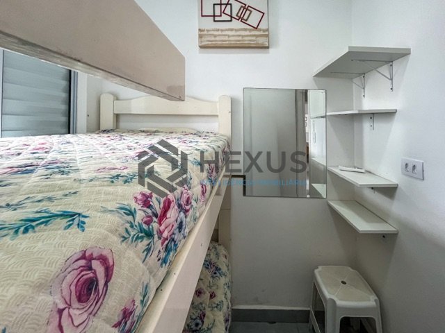 Foto 18 de Apartamento reformado com varanda vista mar na beira mar da Praia das Pitangueiras, Guaruja