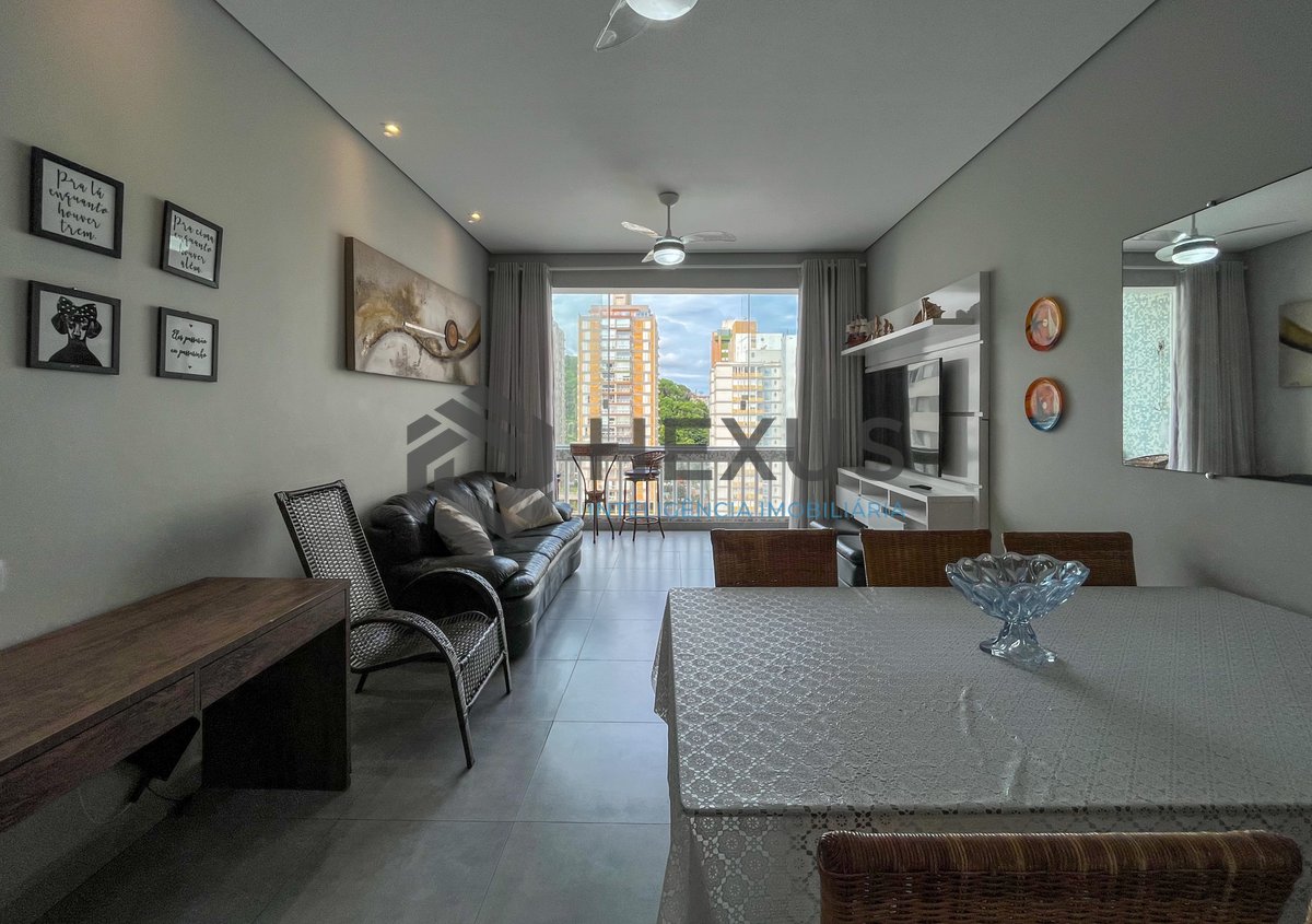 Foto 3 de Apartamento reformado com varanda vista mar na beira mar da Praia das Pitangueiras, Guaruja