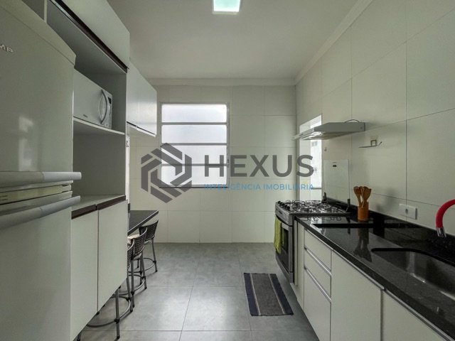 Foto 25 de Apartamento reformado com varanda vista mar na beira mar da Praia das Pitangueiras, Guaruja