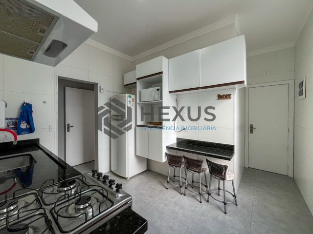 Foto 26 de Apartamento reformado com varanda vista mar na beira mar da Praia das Pitangueiras, Guaruja