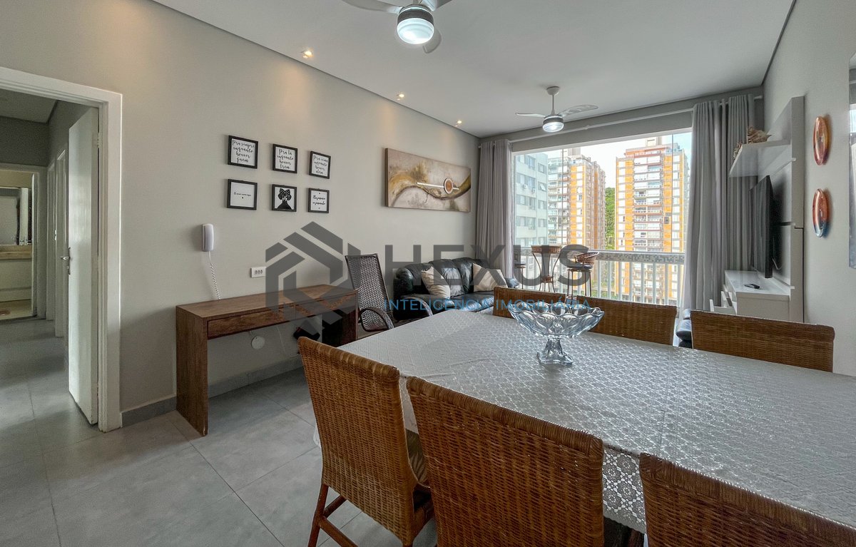 Foto 4 de Apartamento reformado com varanda vista mar na beira mar da Praia das Pitangueiras, Guaruja