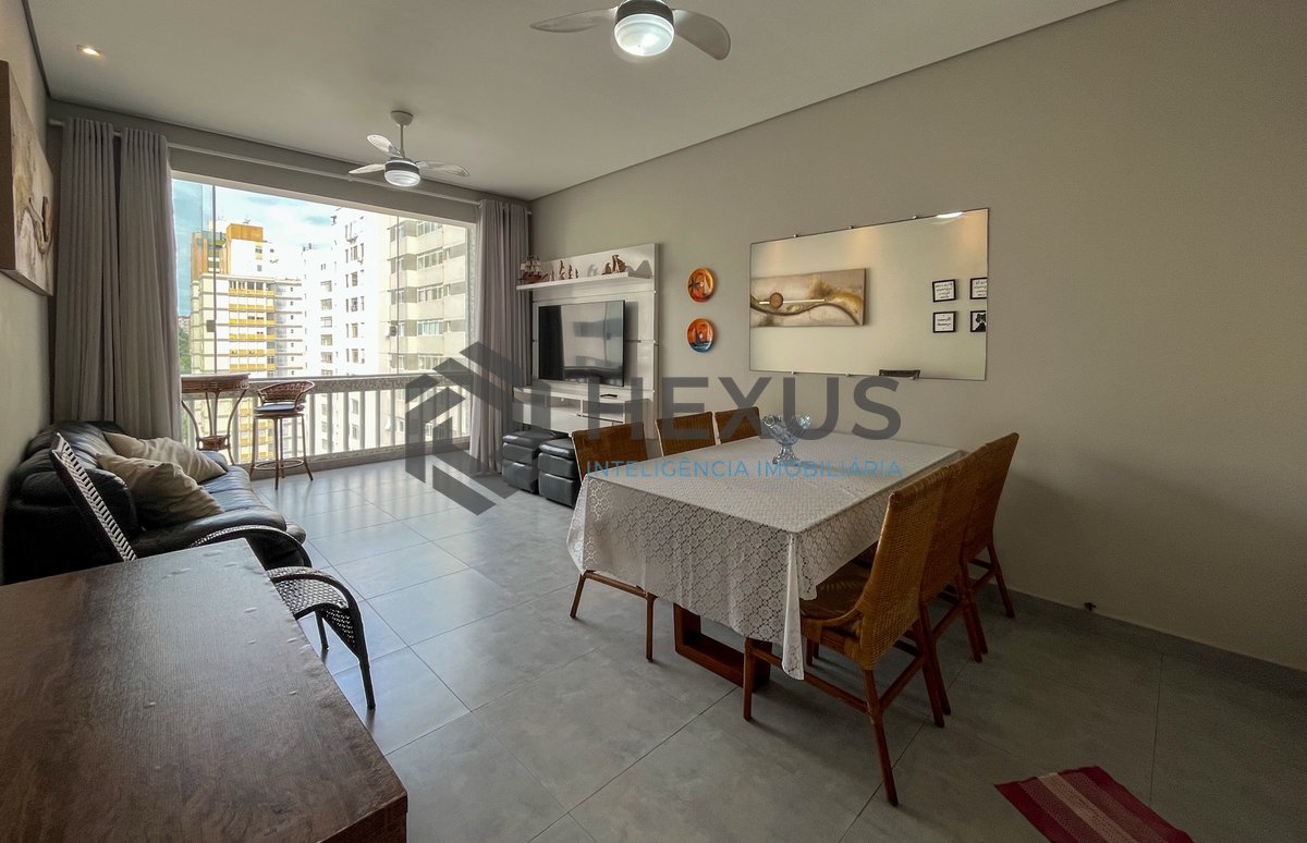 Foto 5 de Apartamento reformado com varanda vista mar na beira mar da Praia das Pitangueiras, Guaruja