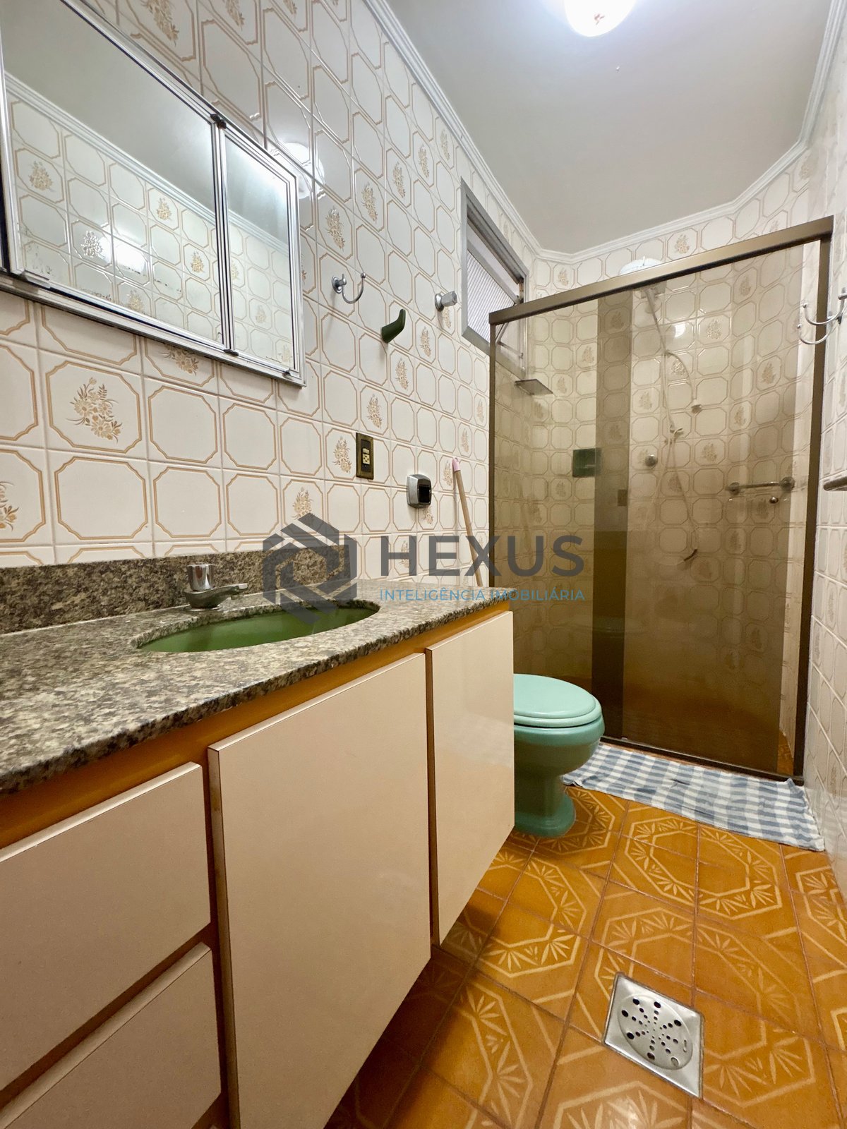 Foto 16 de Apartamento com varanda na Praia da Enseada, Guaruja