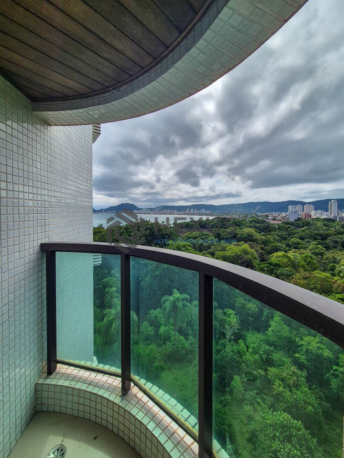 Foto 40 de Apartamento frente mar com varanda gourmet e lazer na Praia da Enseada, Guaruja