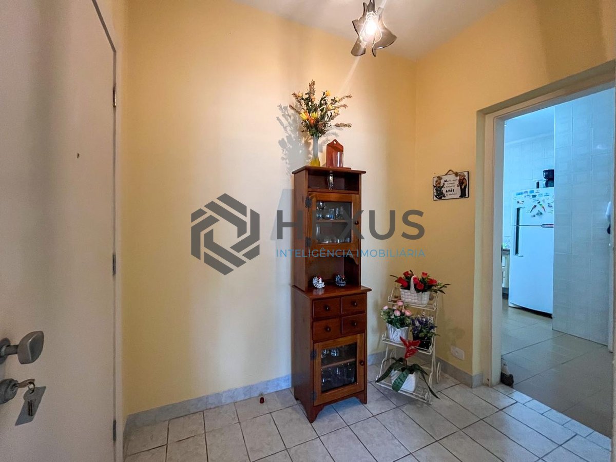 Foto 12 de Apartamento com varanda na quadra-mar da Praia das Pitangueiras, Guaruja