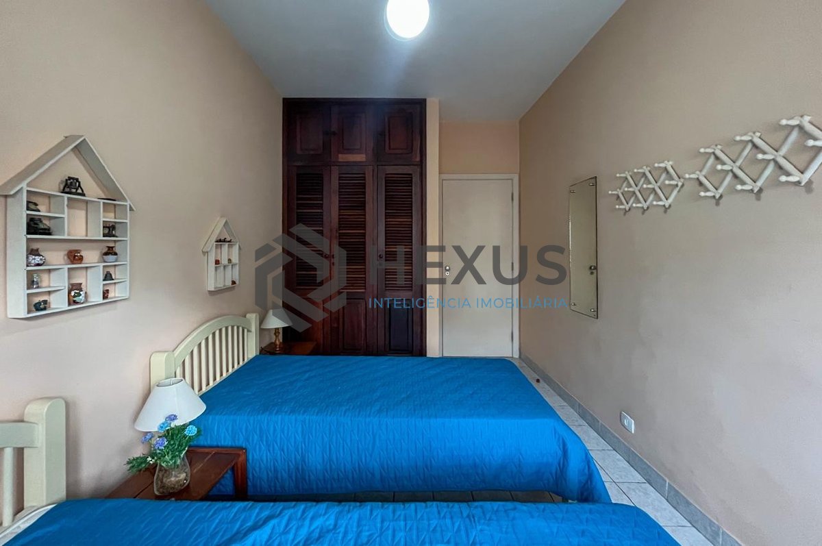 Foto 16 de Apartamento com varanda na quadra-mar da Praia das Pitangueiras, Guaruja