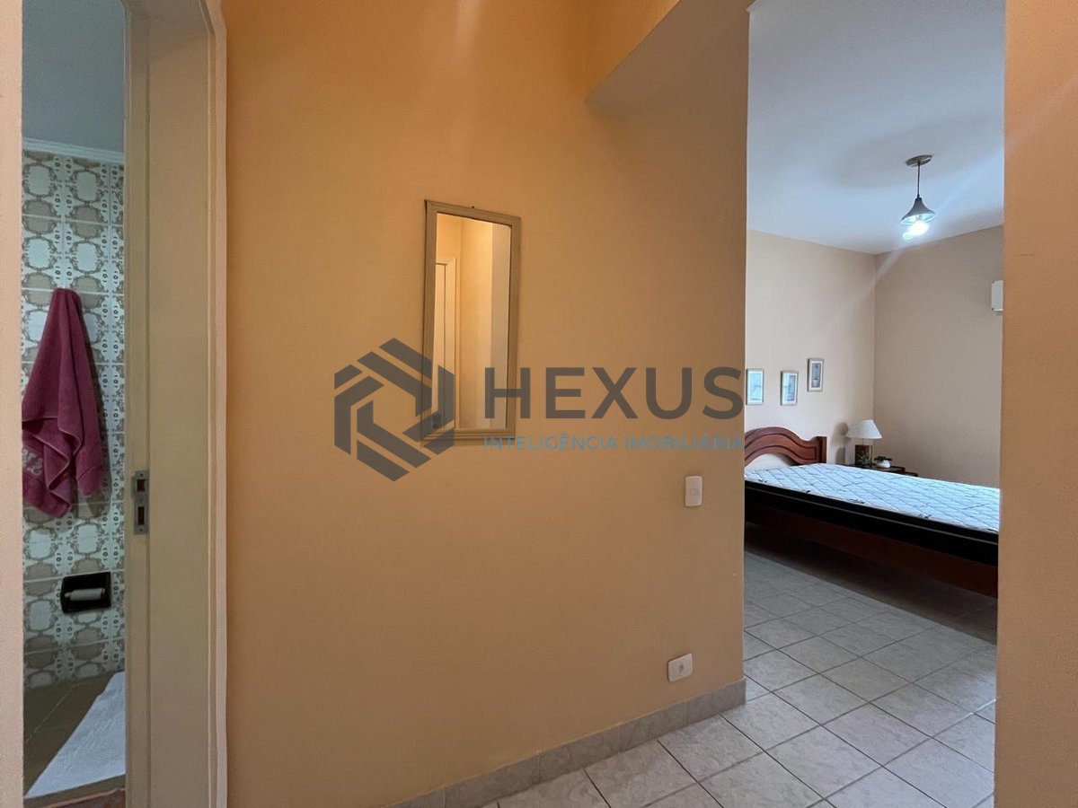 Foto 23 de Apartamento com varanda na quadra-mar da Praia das Pitangueiras, Guaruja