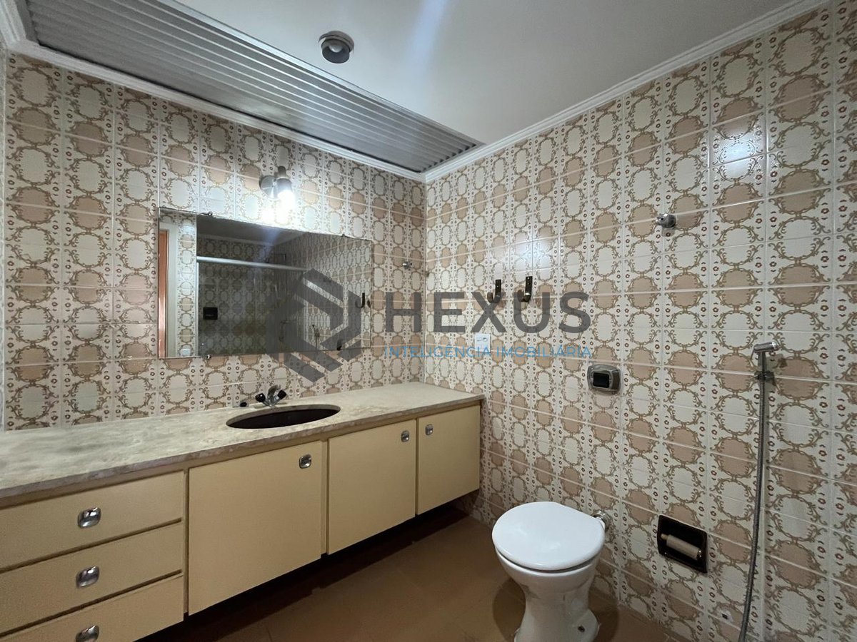 Foto 27 de Apartamento com varanda na quadra-mar da Praia das Pitangueiras, Guaruja