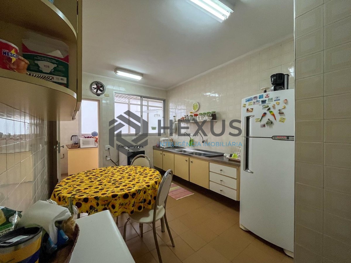 Foto 29 de Apartamento com varanda na quadra-mar da Praia das Pitangueiras, Guaruja