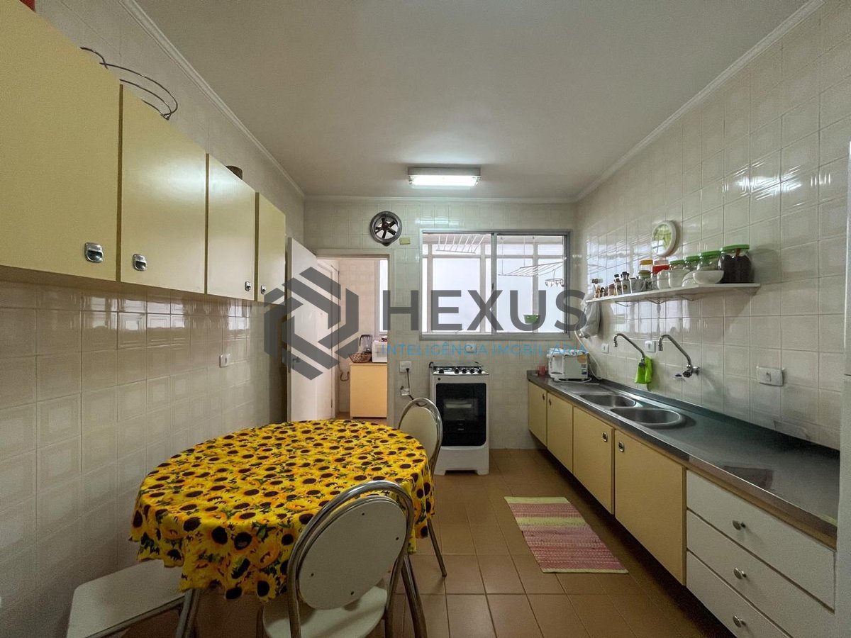 Foto 30 de Apartamento com varanda na quadra-mar da Praia das Pitangueiras, Guaruja