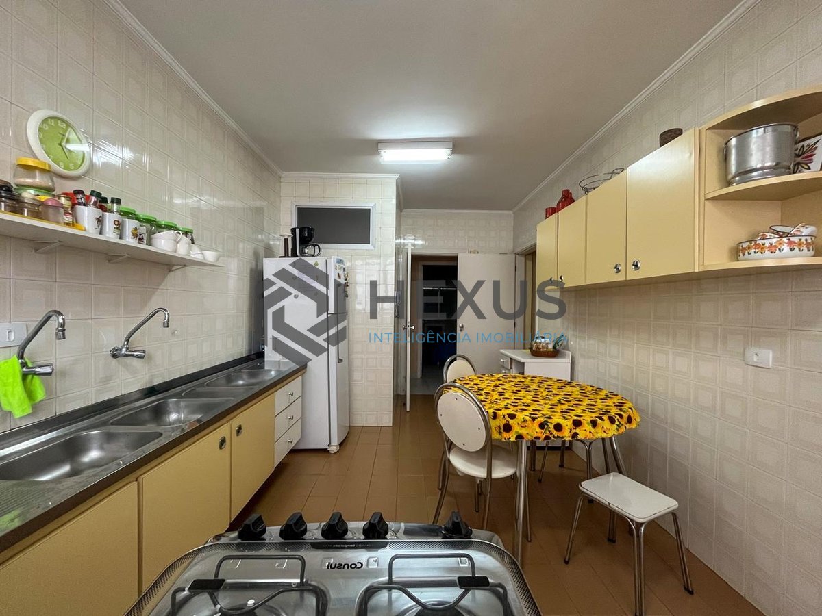 Foto 31 de Apartamento com varanda na quadra-mar da Praia das Pitangueiras, Guaruja
