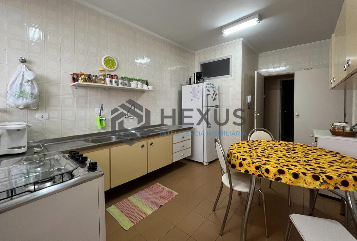 Foto 32 de Apartamento com varanda na quadra-mar da Praia das Pitangueiras, Guaruja