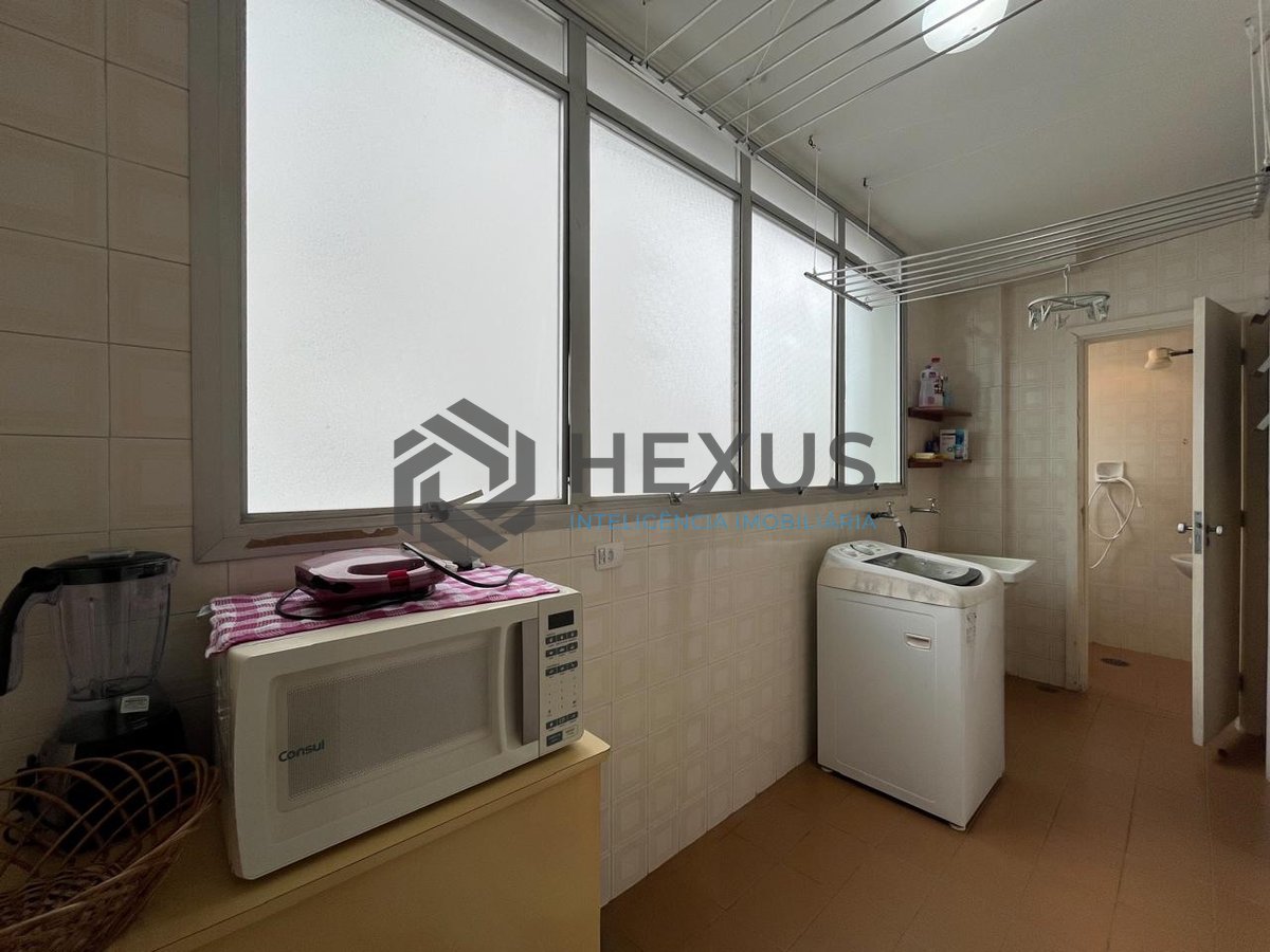 Foto 33 de Apartamento com varanda na quadra-mar da Praia das Pitangueiras, Guaruja