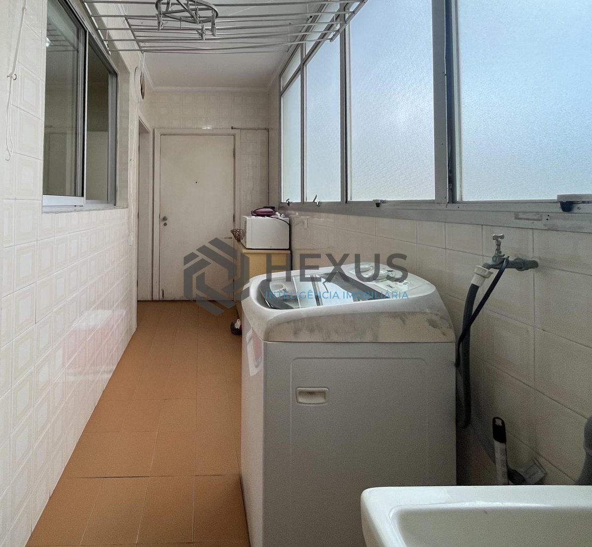 Foto 34 de Apartamento com varanda na quadra-mar da Praia das Pitangueiras, Guaruja